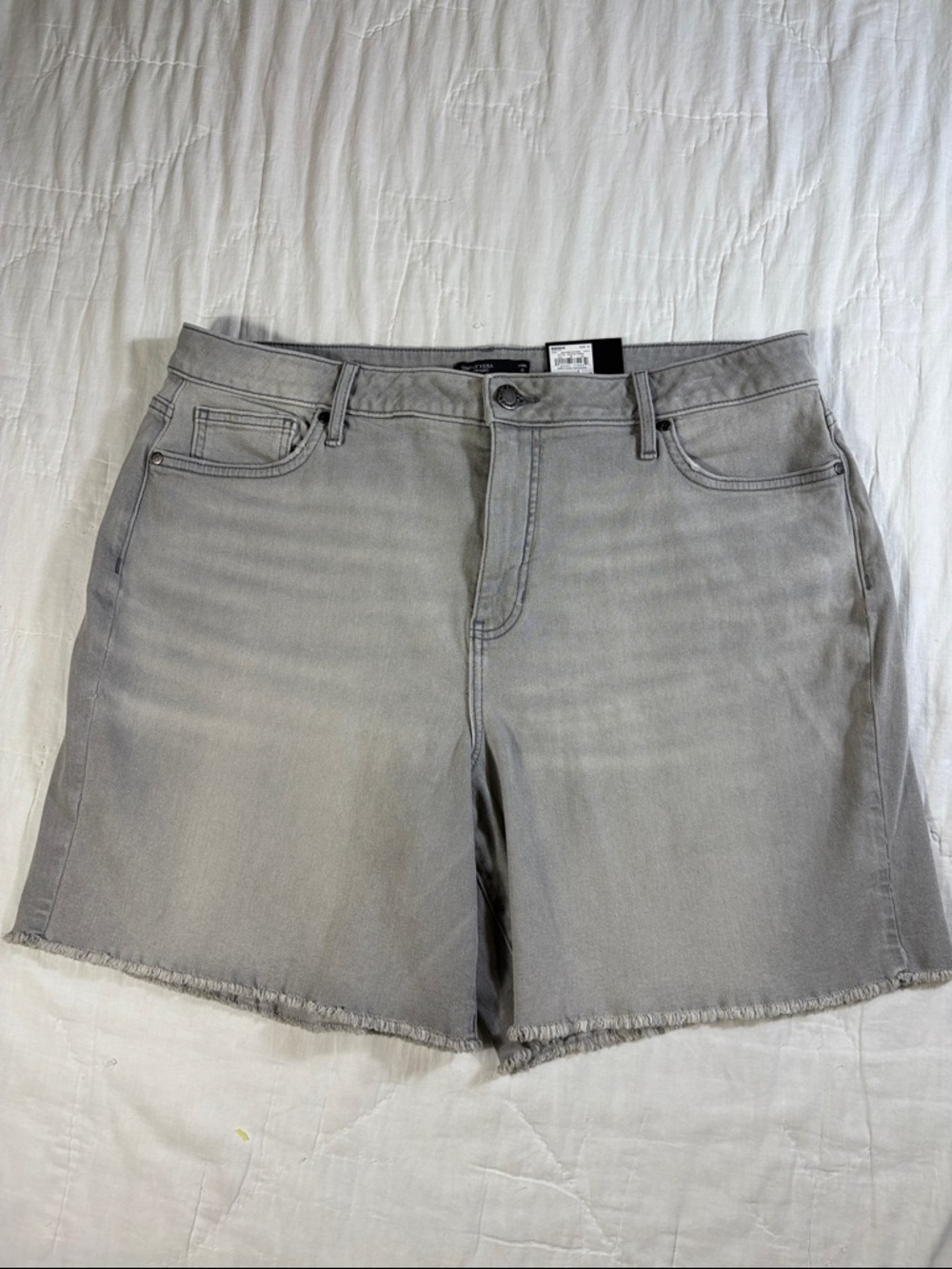 Simply Vera Vera Wang Gray Bermuda Denim High Rise Raw Hem Shorts 18 NWT
